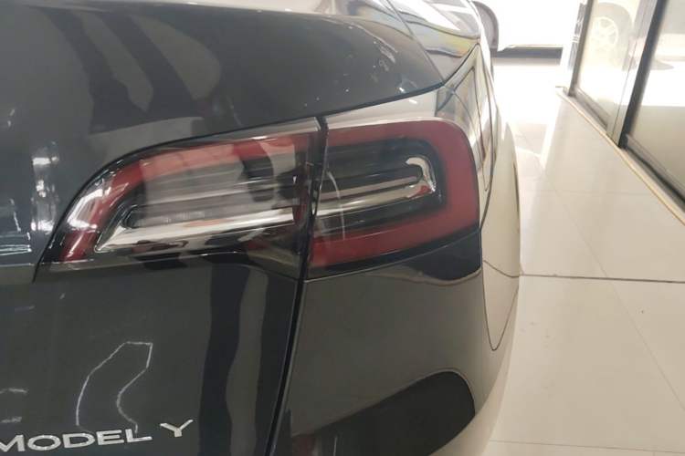 Used Tesla Model Y 2024 Rear-Wheel-Drive Version Exterior 3