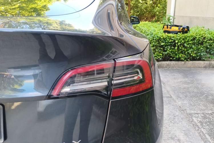 Used Tesla Model Y 2024 Long-Range All-Wheel-Drive Version Exterior 3