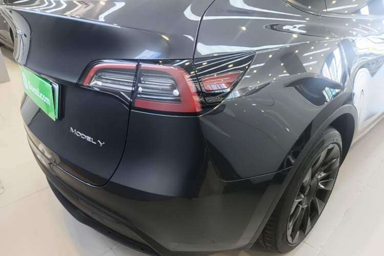 Used Tesla Model Y 2024 Long-Range All-Wheel-Drive Version Exterior 3