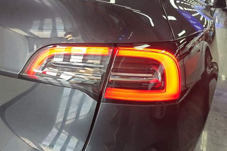 Used Tesla Model Y 2024 Rear-Wheel-Drive Version Exterior 3