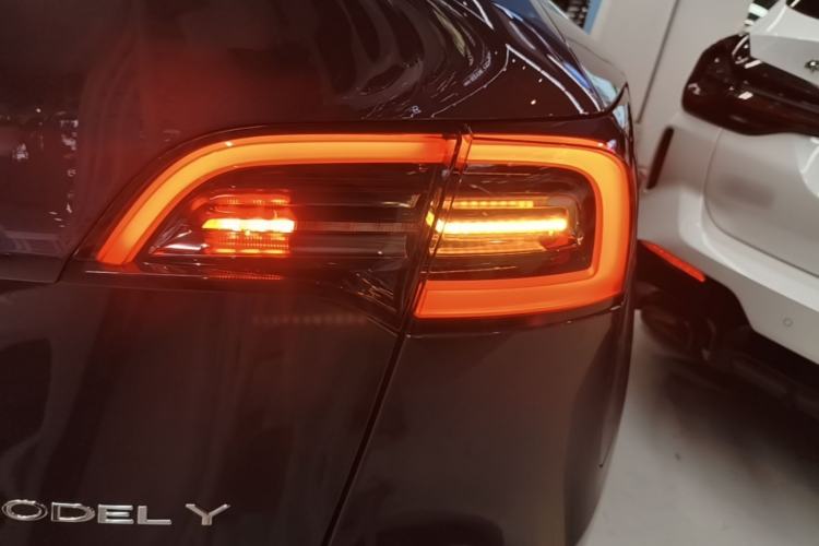 Used Tesla Model Y 2024 Rear-Wheel-Drive Version Exterior 3