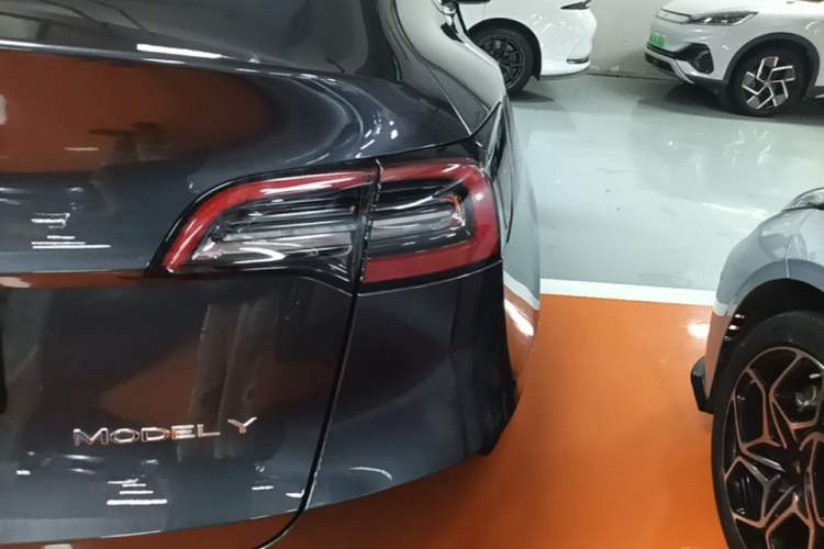 Used Tesla Model Y 2024 Rear-Wheel-Drive Version Exterior 3