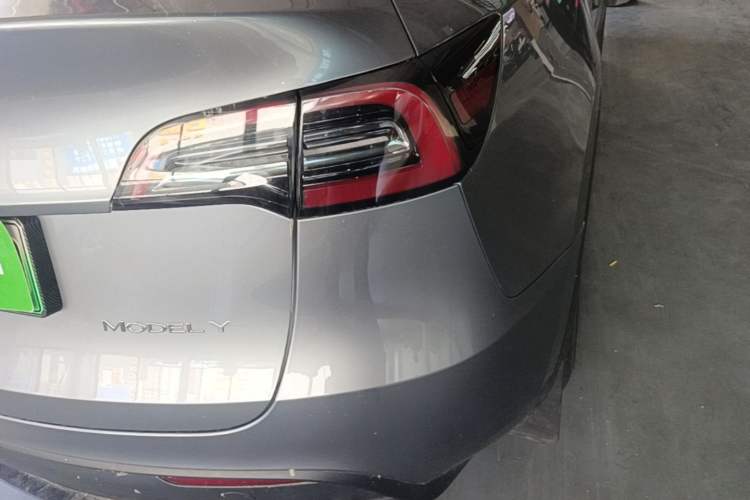 Used Tesla Model Y 2024 Long-Range All-Wheel-Drive Version Exterior 3