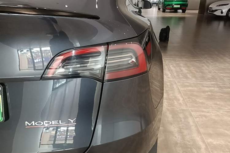 Used Tesla Model Y 2024 Rear-Wheel-Drive Version Exterior 3