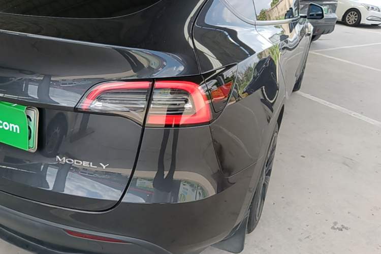 Used Tesla Model Y 2024 Rear-Wheel-Drive Version Exterior 3