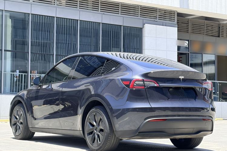 Used Tesla Model Y 2024 Long-Range All-Wheel-Drive Version Exterior 3