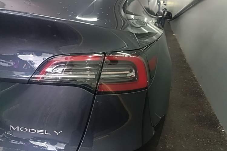 Used Tesla Model Y 2024 Long-Range All-Wheel-Drive Version Exterior 3