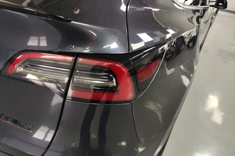 Used Tesla Model Y 2024 Long-Range All-Wheel-Drive Version Exterior 3