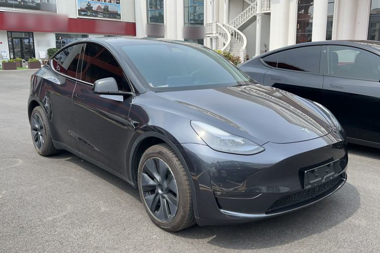 Used Tesla Model Y 2024 Long-Range All-Wheel-Drive Version Exterior 3