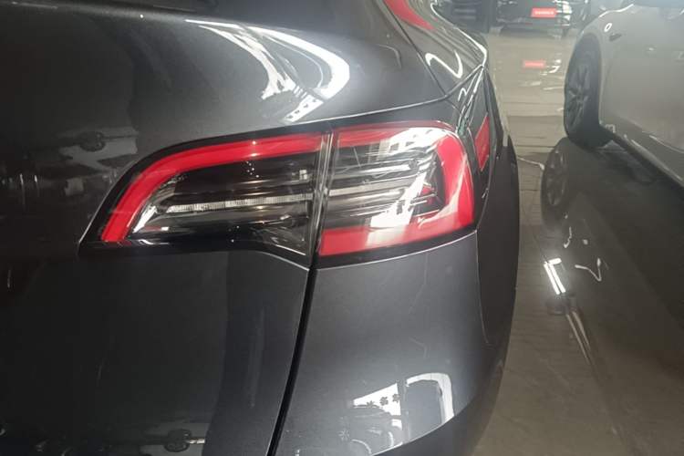 Used Tesla Model Y 2024 Rear-Wheel-Drive Version Exterior 3