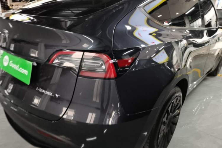 Used Tesla Model Y 2024 Long-Range All-Wheel-Drive Version Exterior 3