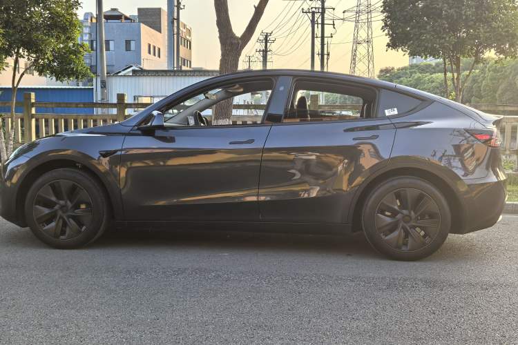 Used Tesla Model Y 2024 Rear-Wheel-Drive Version Exterior 4