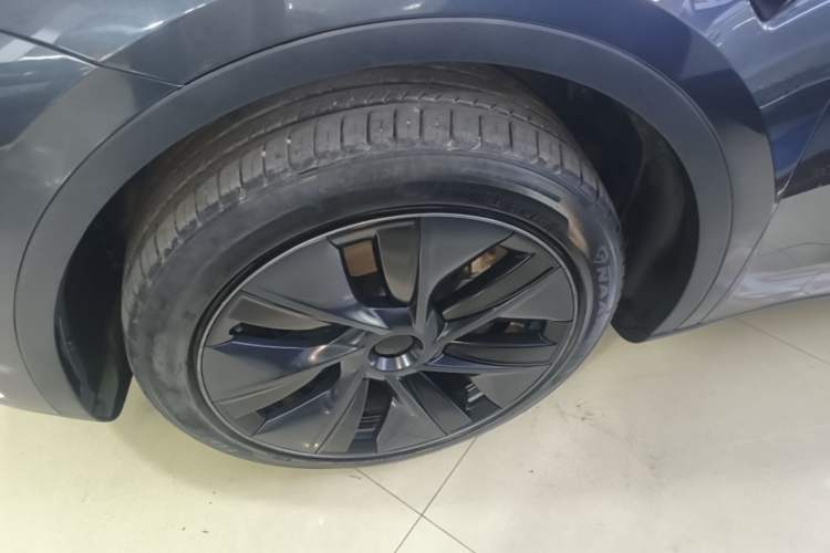 Used Tesla Model Y 2024 Rear-Wheel-Drive Version Exterior 4