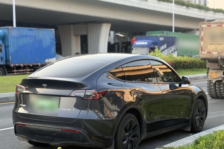 Used Tesla Model Y 2024 Long-Range All-Wheel-Drive Version Exterior 4