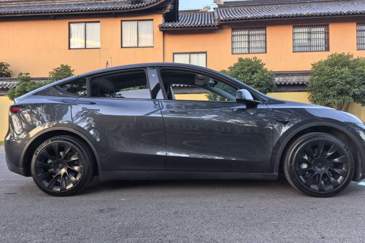 Used Tesla Model Y 2024 Rear-Wheel-Drive Version Exterior 4