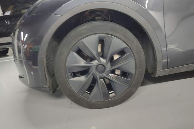 Used Tesla Model Y 2024 Rear-Wheel-Drive Version Exterior 4