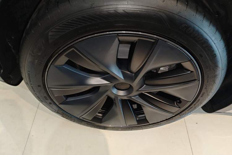 Used Tesla Model Y 2024 Rear-Wheel-Drive Version Exterior 4
