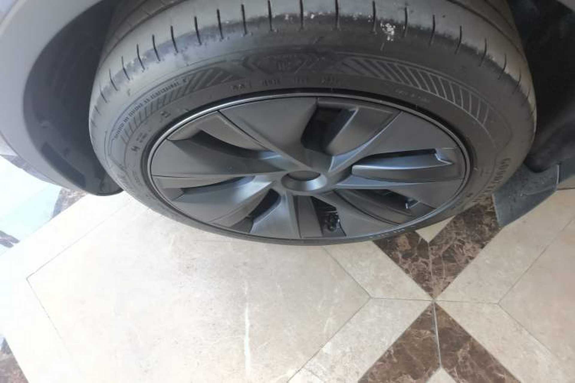 Used Tesla Model Y 2024 Rear-Wheel-Drive Version Exterior 4