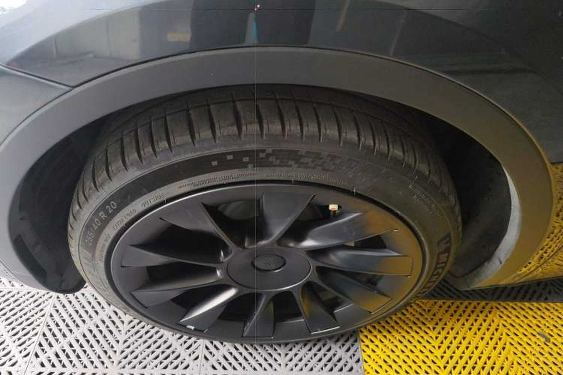 Used Tesla Model Y 2024 Long-Range All-Wheel-Drive Version Exterior 4