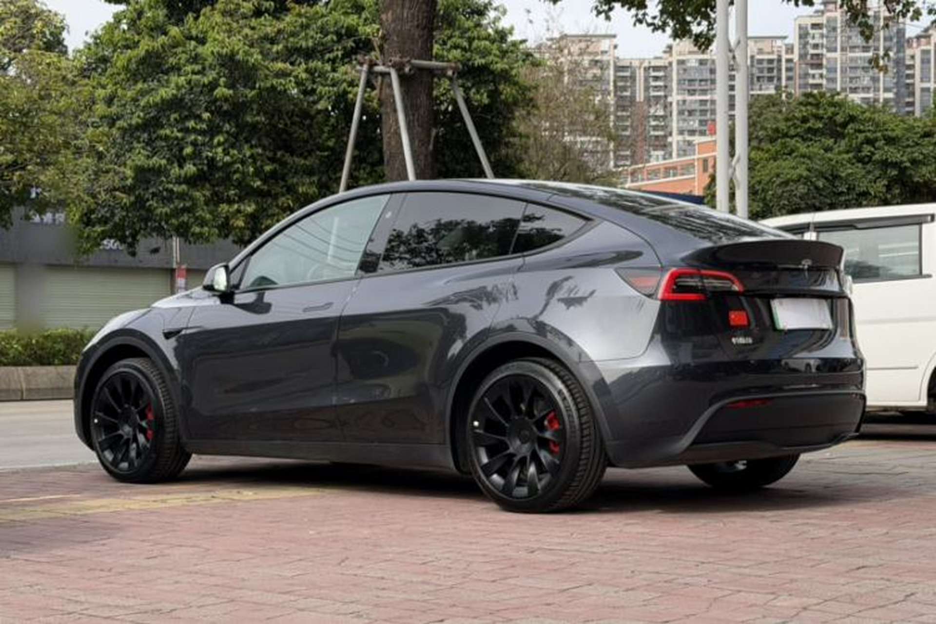 Used Tesla Model Y 2024 Rear-Wheel-Drive Version Exterior 4