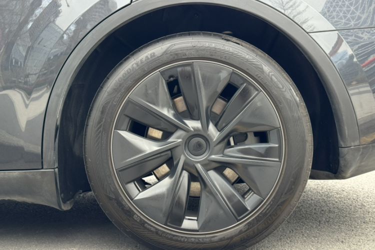 Used Tesla Model Y 2024 Rear-Wheel-Drive Version Exterior 4