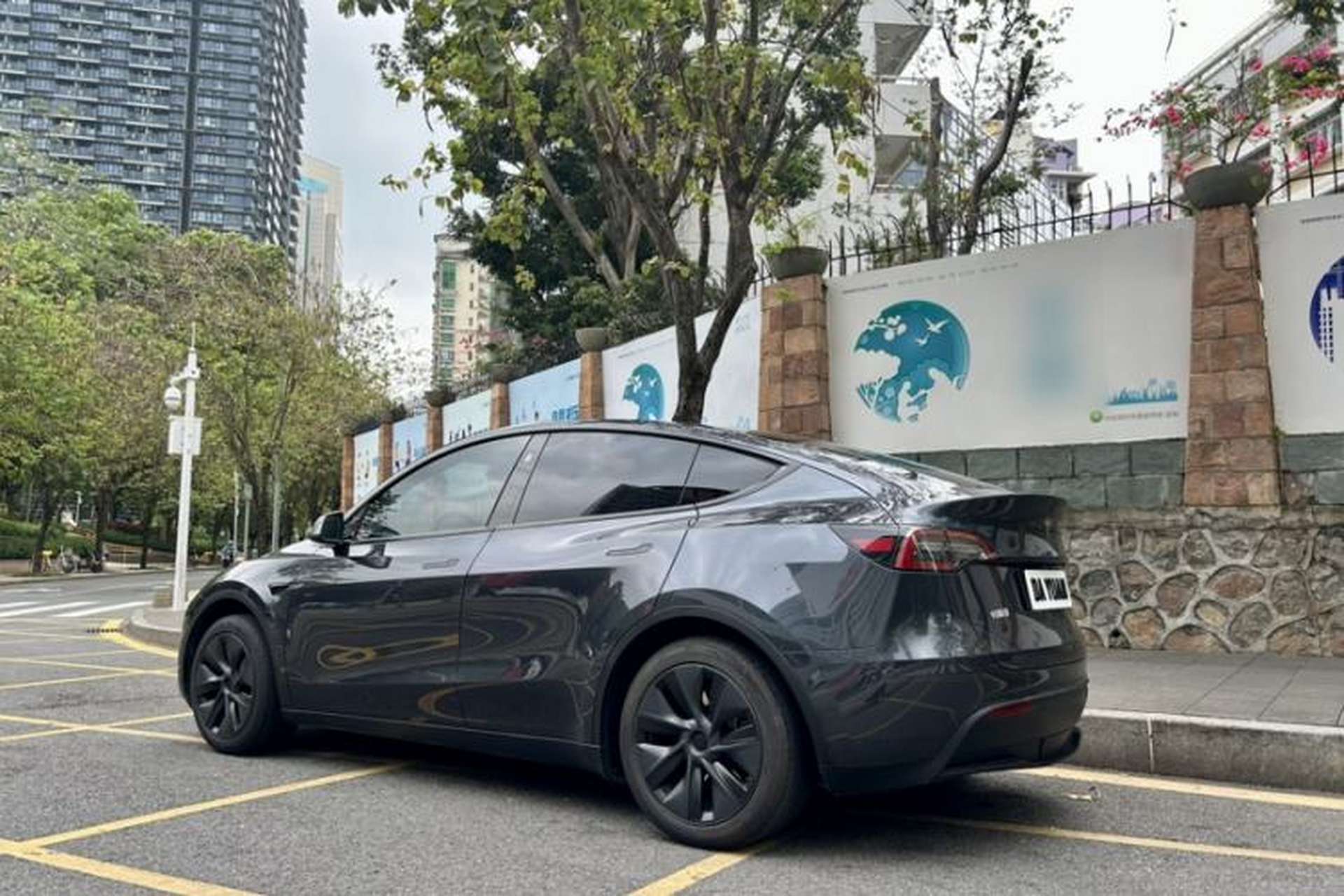 Used Tesla Model Y 2024 Rear-Wheel-Drive Version Exterior 4