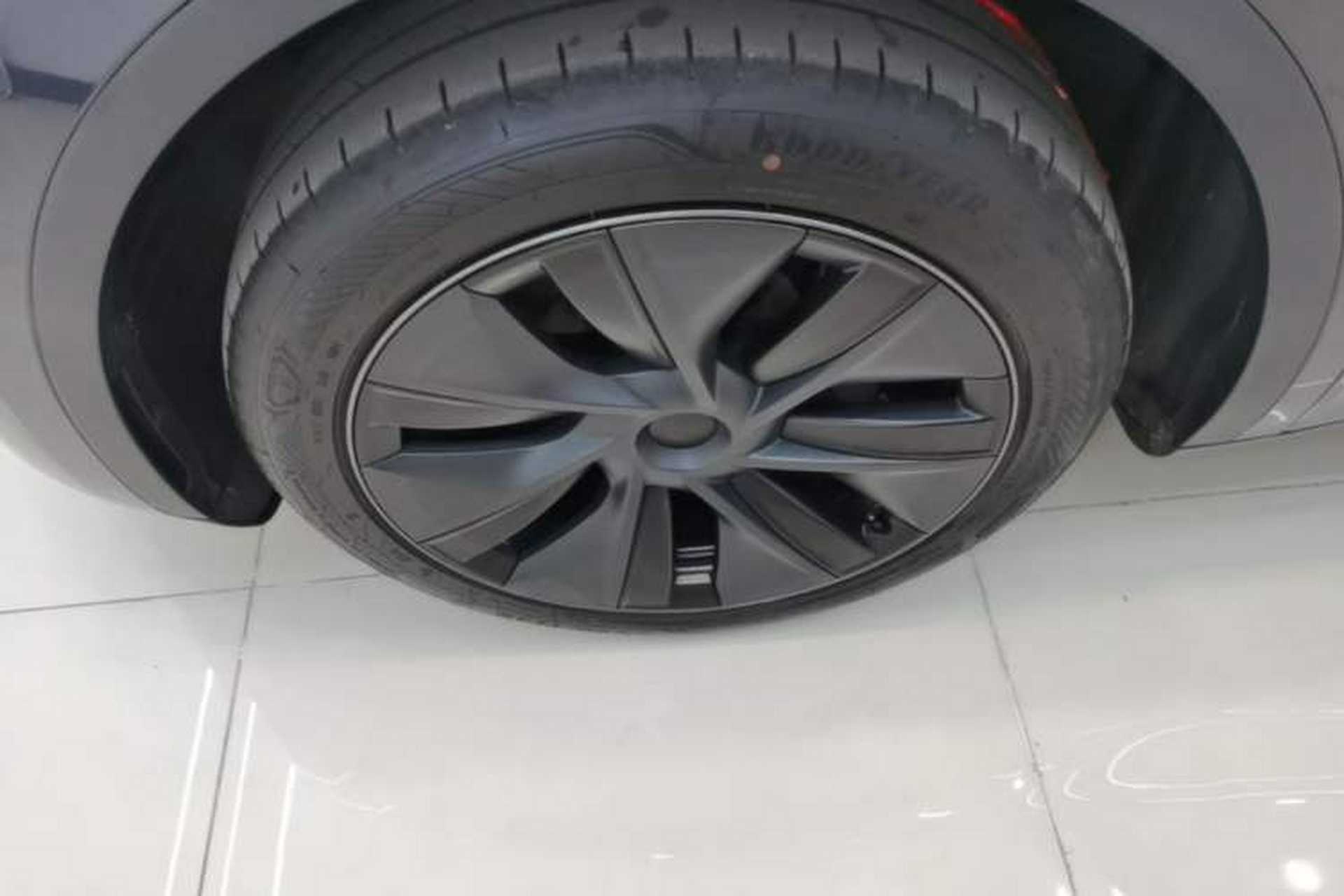 Used Tesla Model Y 2024 Rear-Wheel-Drive Version Exterior 4