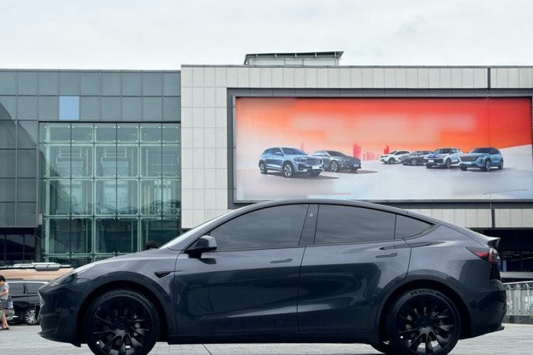 Used Tesla Model Y 2024 Rear-Wheel-Drive Version Exterior 4