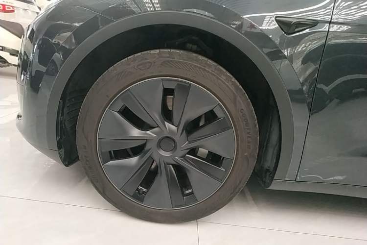 Used Tesla Model Y 2024 Rear-Wheel-Drive Version Exterior 4