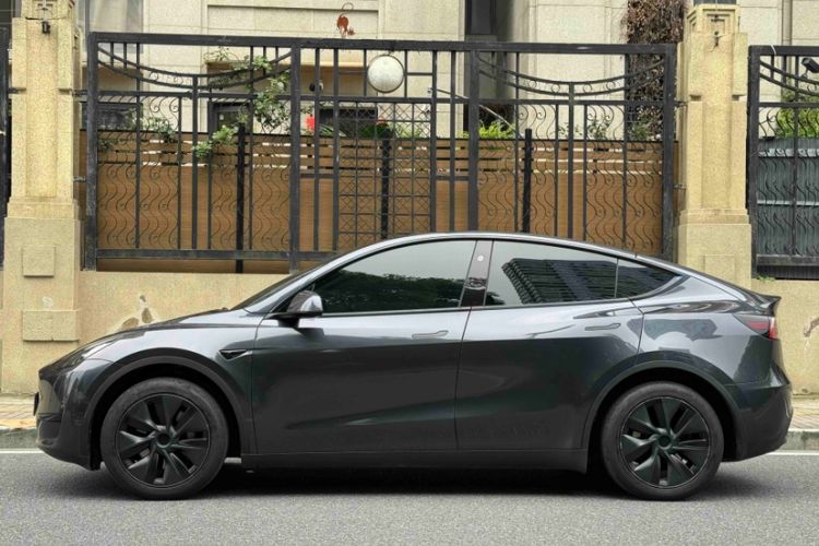 Used Tesla Model Y 2024 Rear-Wheel-Drive Version Exterior 4