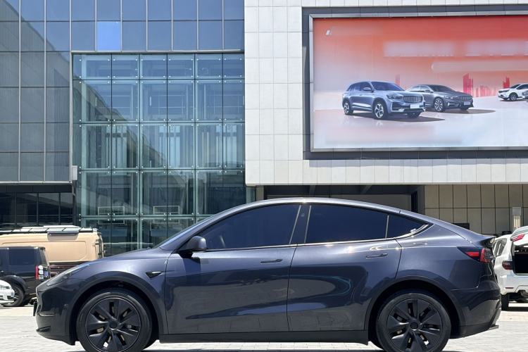 Used Tesla Model Y 2024 Long-Range All-Wheel-Drive Version Exterior 4