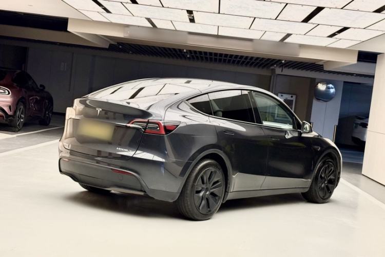 Used Tesla Model Y 2024 Rear-Wheel-Drive Version Exterior 4