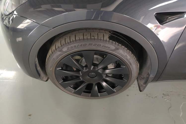 Used Tesla Model Y 2024 Long-Range All-Wheel-Drive Version Exterior 4