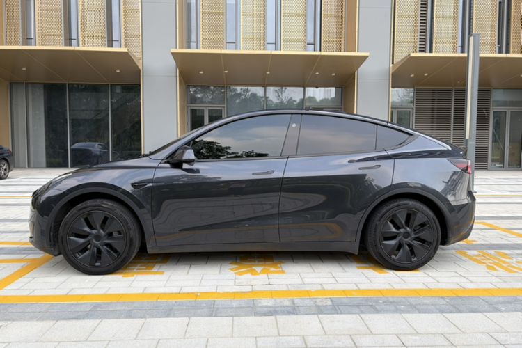 Used Tesla Model Y 2024 Rear-Wheel-Drive Version Exterior 4