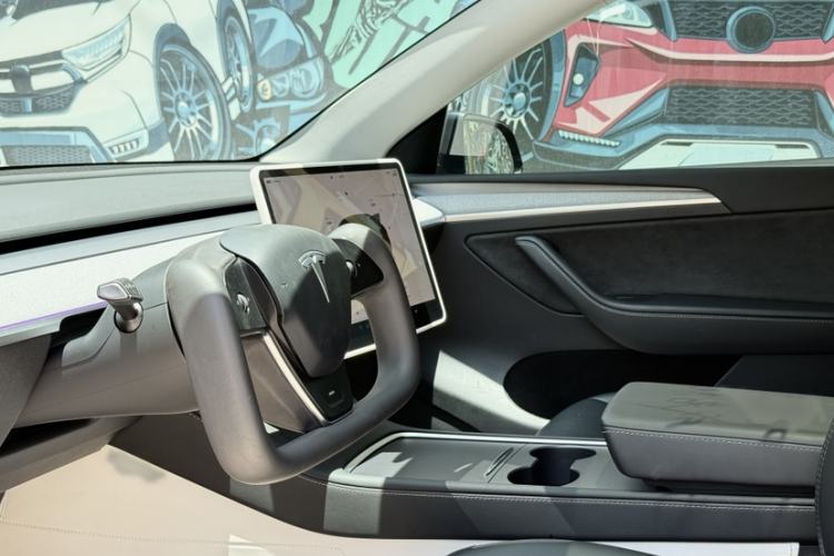 Used Tesla Model Y 2024 Rear-Wheel-Drive Version Exterior 4