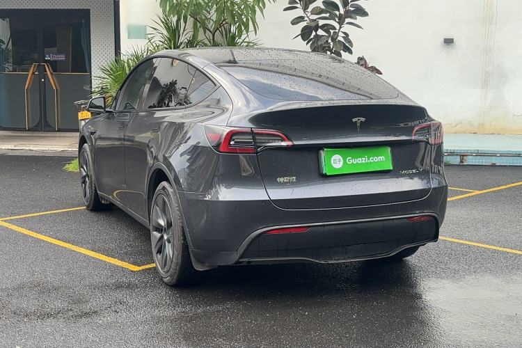 Used Tesla Model Y 2024 Long-Range All-Wheel-Drive Version Exterior 5