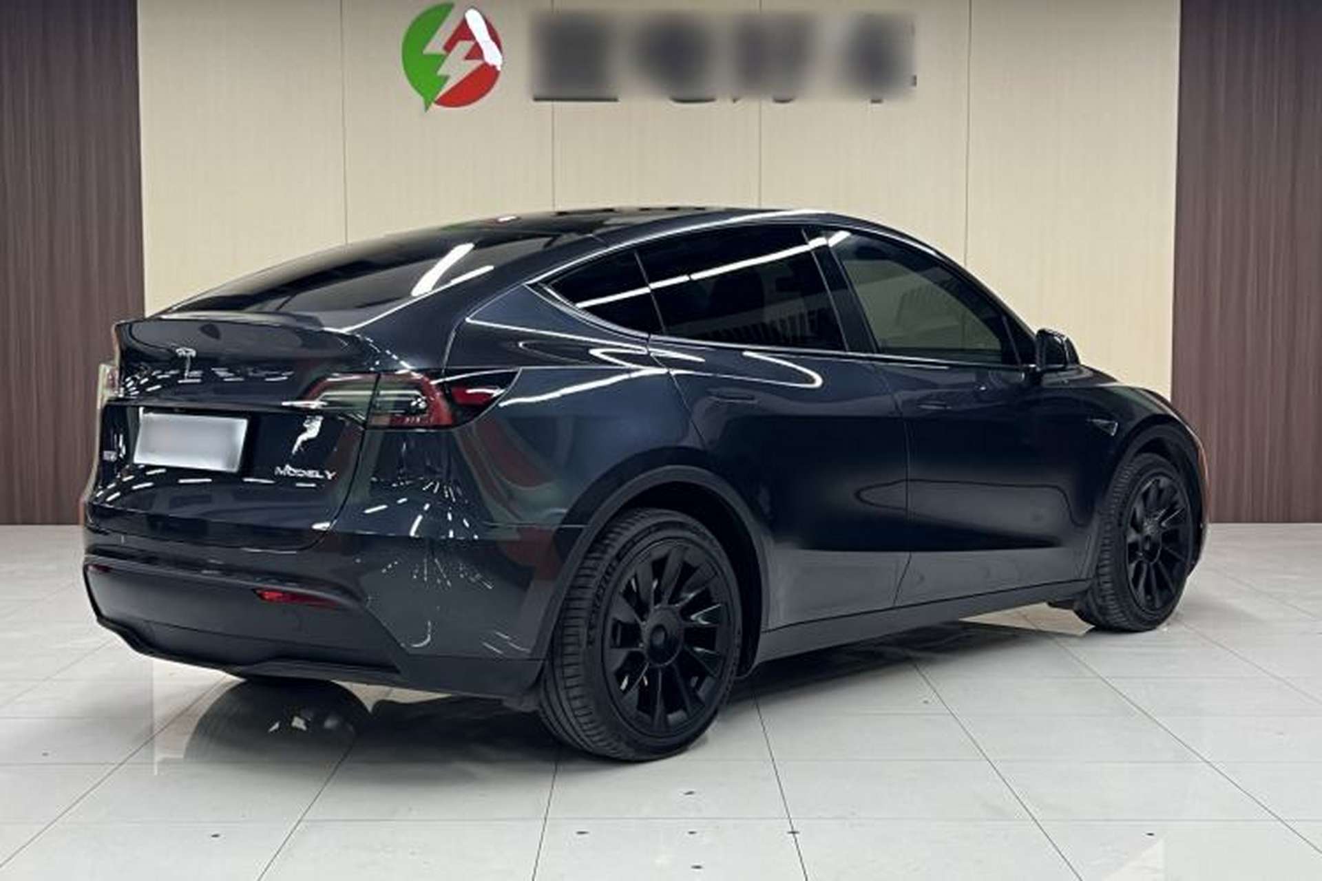 Used Tesla Model Y 2024 Long-Range All-Wheel-Drive Version Exterior 5