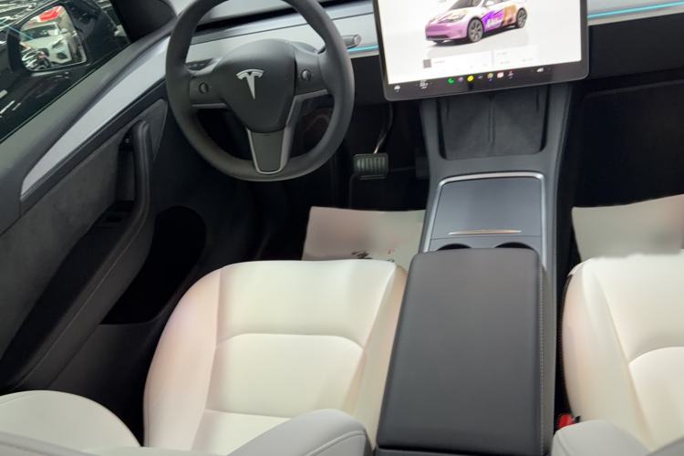 Used Tesla Model Y 2024 Rear-Wheel-Drive Version Exterior 5