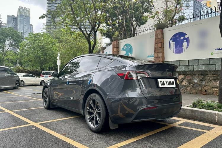 Used Tesla Model Y 2024 Long-Range All-Wheel-Drive Version Exterior 5