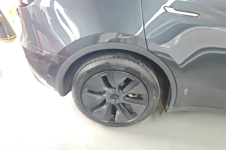 Used Tesla Model Y 2024 Rear-Wheel-Drive Version Exterior 5