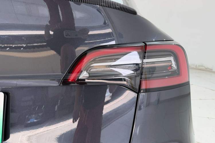 Used Tesla Model Y 2024 Rear-Wheel-Drive Version Exterior 5