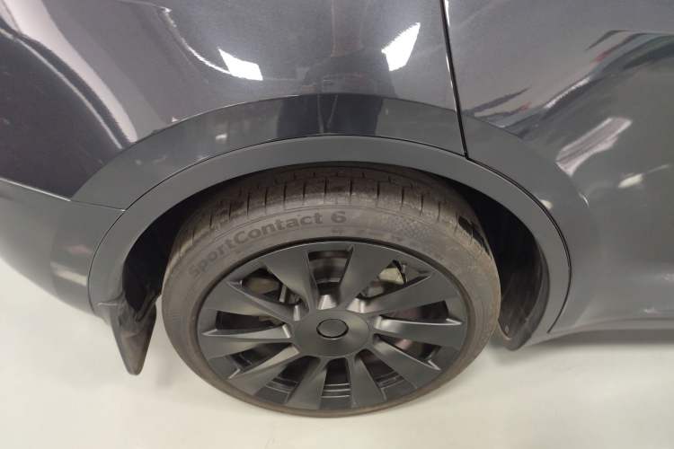 Used Tesla Model Y 2024 Long-Range All-Wheel-Drive Version Exterior 5