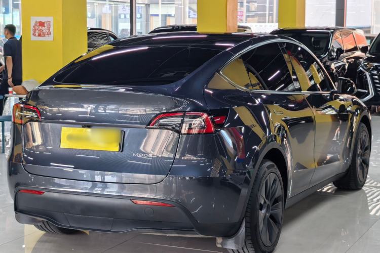 Used Tesla Model Y 2024 Long-Range All-Wheel-Drive Version Exterior 6