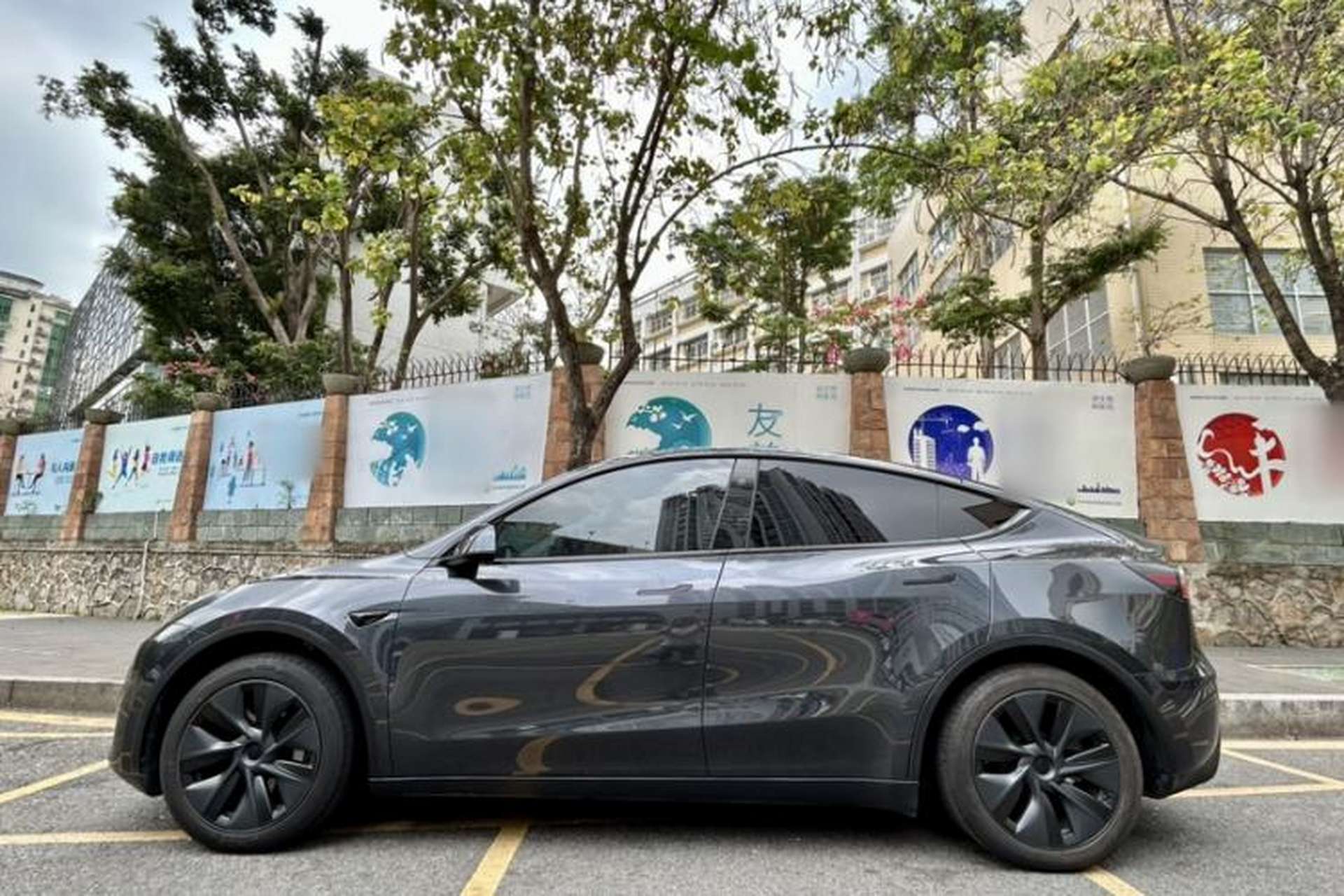 Used Tesla Model Y 2024 Rear-Wheel-Drive Version Exterior 7