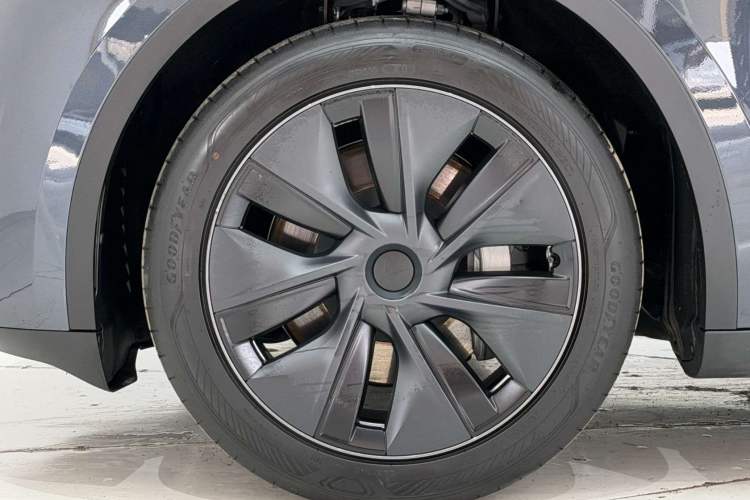 Used Tesla Model Y 2024 Rear-Wheel-Drive Version Exterior 7