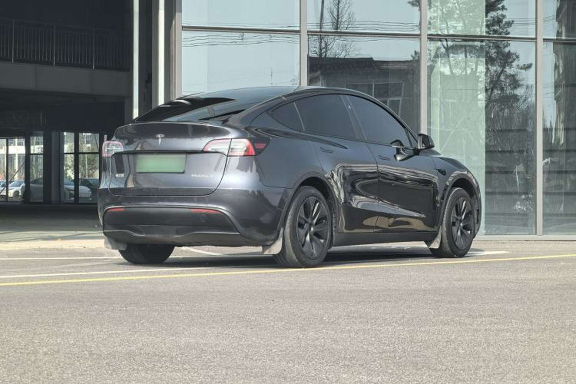 Used Tesla Model Y 2024 Rear-Wheel-Drive Version Exterior 7