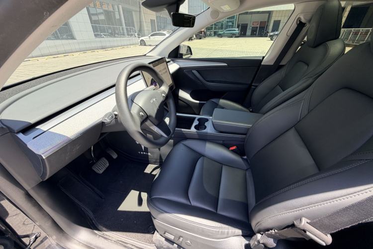 Used Tesla Model Y 2024 Long-Range All-Wheel-Drive Version Exterior 7