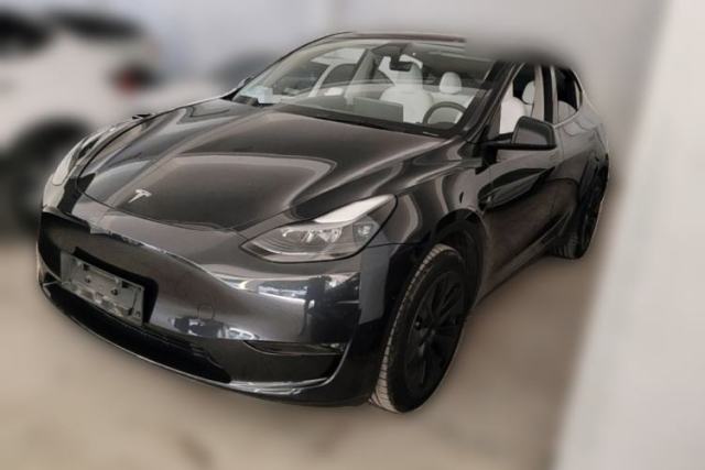Tesla Model Y 2024 Long-Range All-Wheel-Drive Version с пробегом