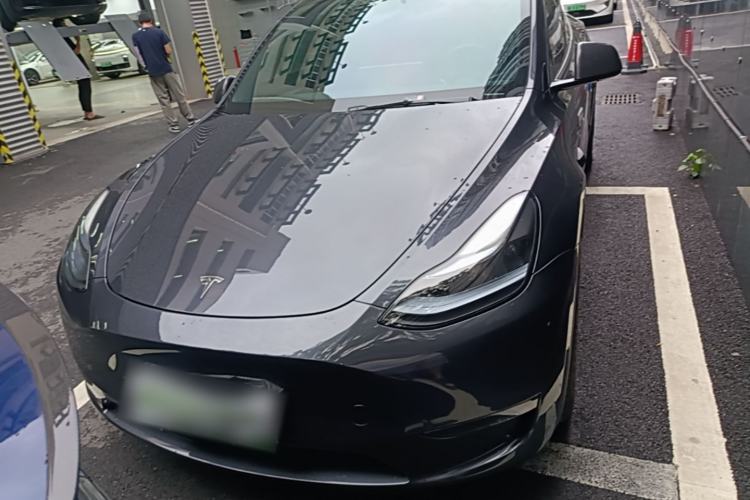 Used Tesla Model Y 2024 Long-Range All-Wheel-Drive Version Front