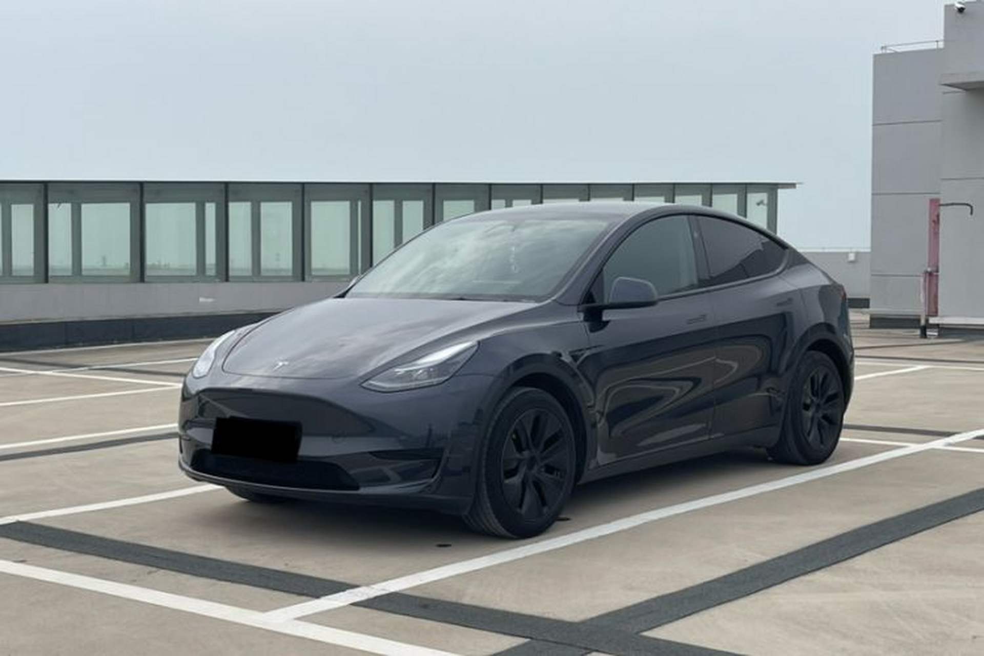 Used Tesla Model Y 2024 Rear-Wheel-Drive Version Front Left 45 Deg